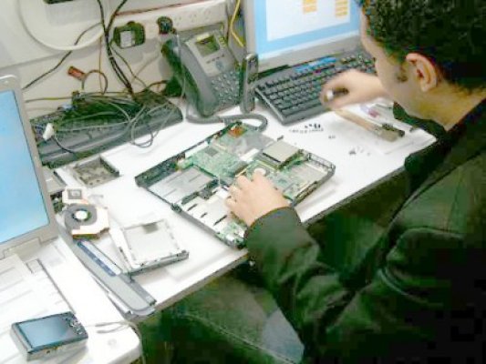 Peste 2.400 de şcoli vor fi conectate la internet